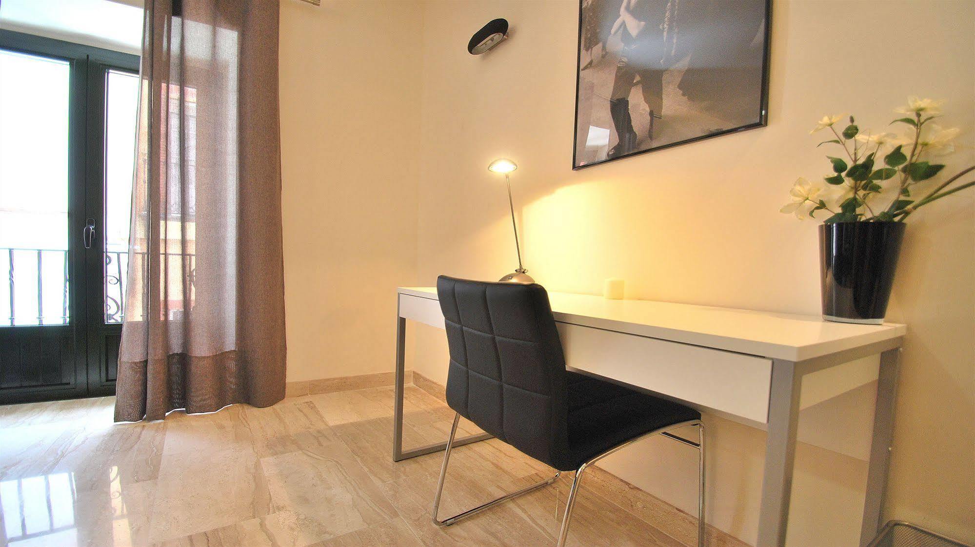 Apartamentos Living Sevilla Centro Maestranza Zewnętrze zdjęcie