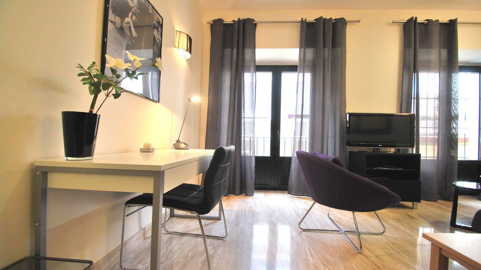 Apartamentos Living Sevilla Centro Maestranza Zewnętrze zdjęcie