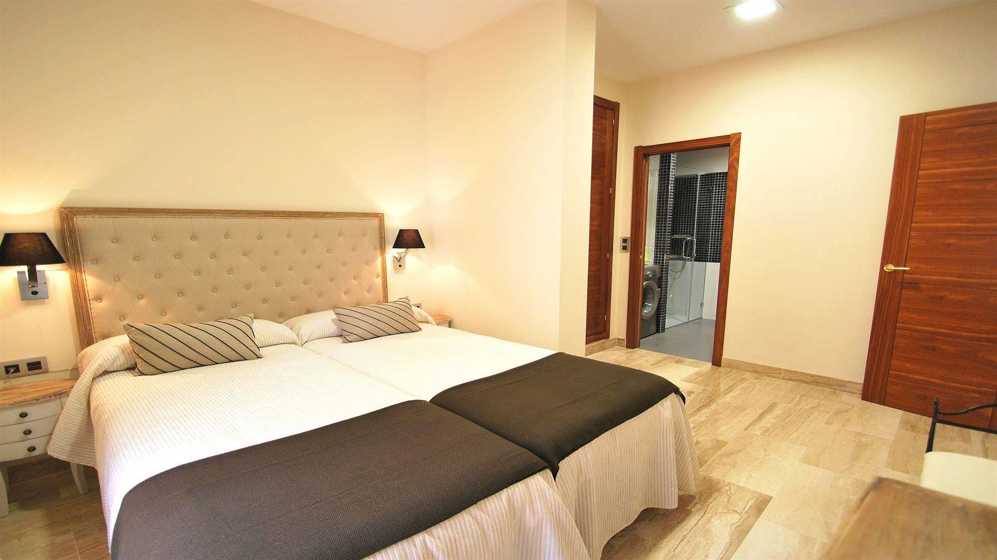 Apartamentos Living Sevilla Centro Maestranza Zewnętrze zdjęcie